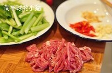 西芹泡椒炒肉絲