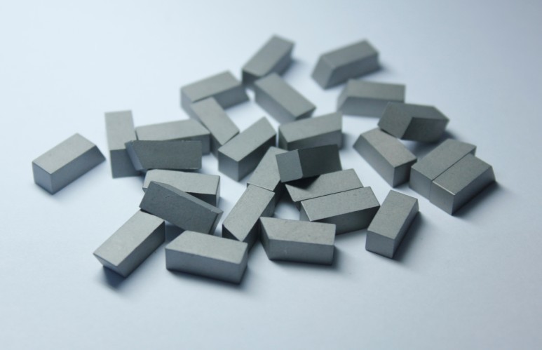 硬質合金(金屬的硬質化合物合金材料)