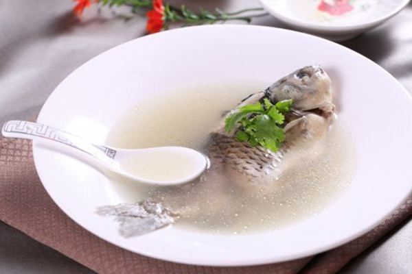 鯉魚蓮藕湯