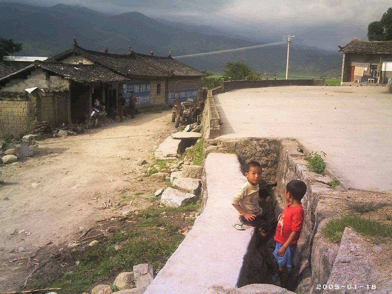 入村道路與民居