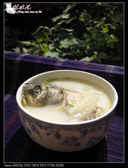 奶白蘿蔔絲鯽魚湯