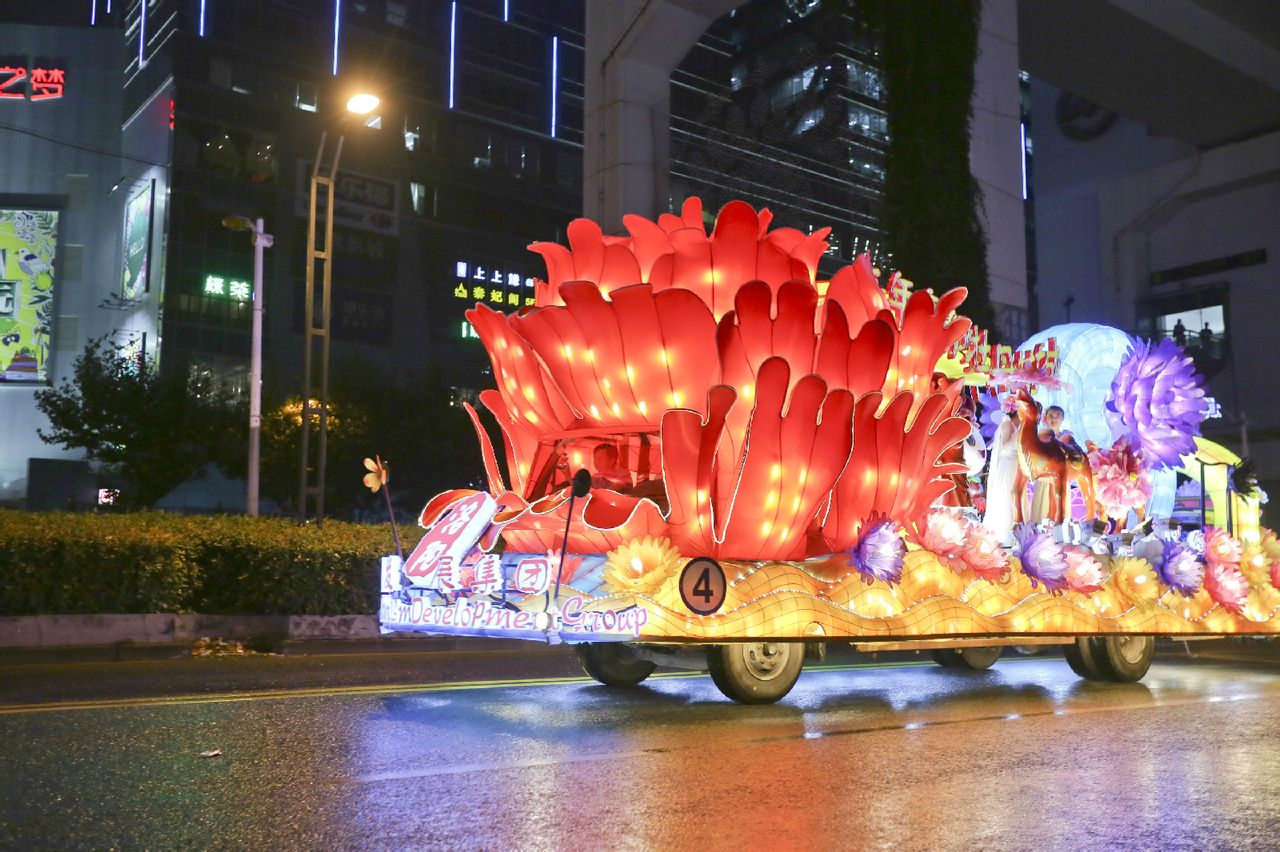 2015花車色彩效果獎“牡丹花城”洛陽市