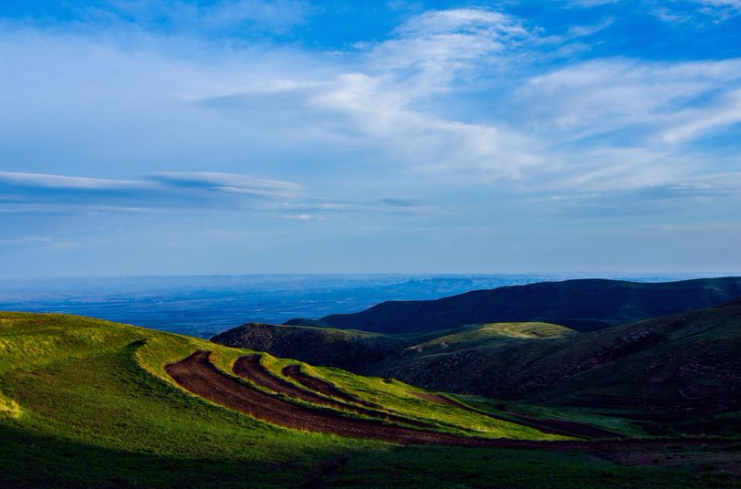 大青山(內蒙古中部陰山山脈中段)