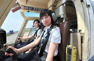 首批女子直升機飛行員
