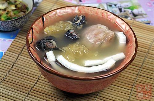 淡菜魚頭豆腐湯