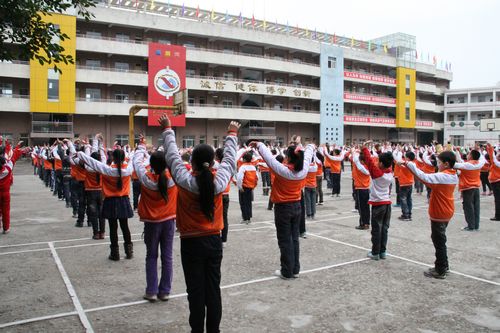 威遠河東街國小