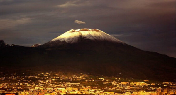 索爾法塔拉火山