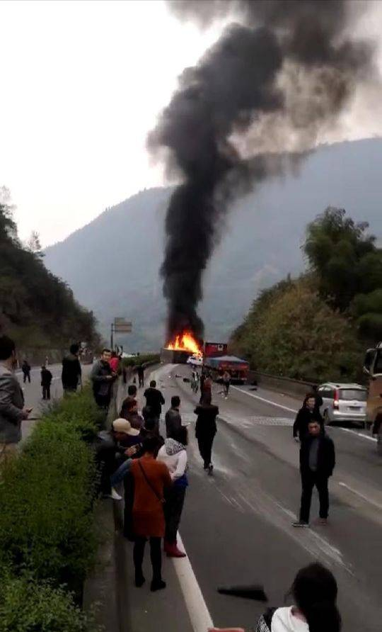 11·2雅西高速車輛相撞事故