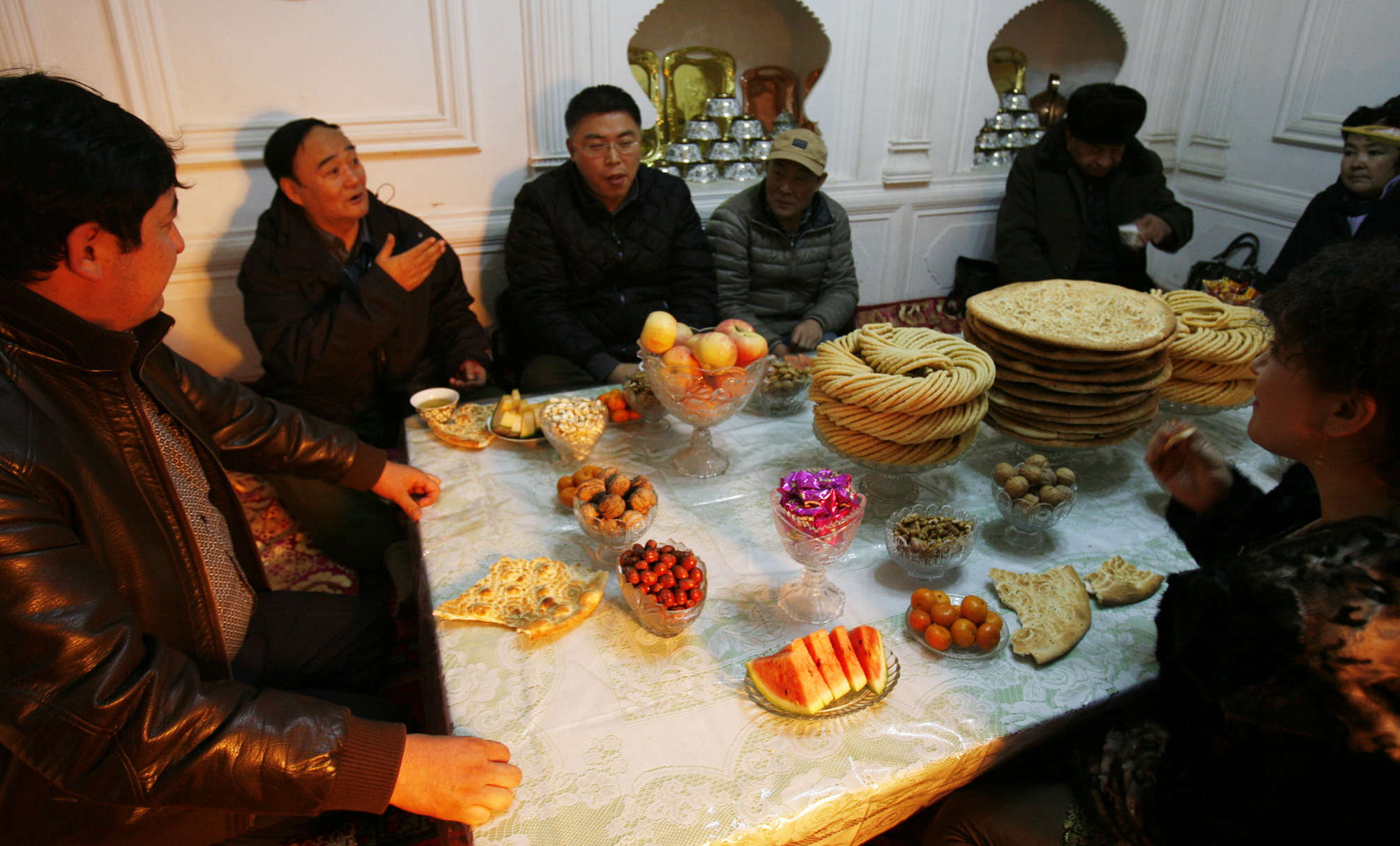 編劇趙東軍老師在維吾爾人家體驗生活