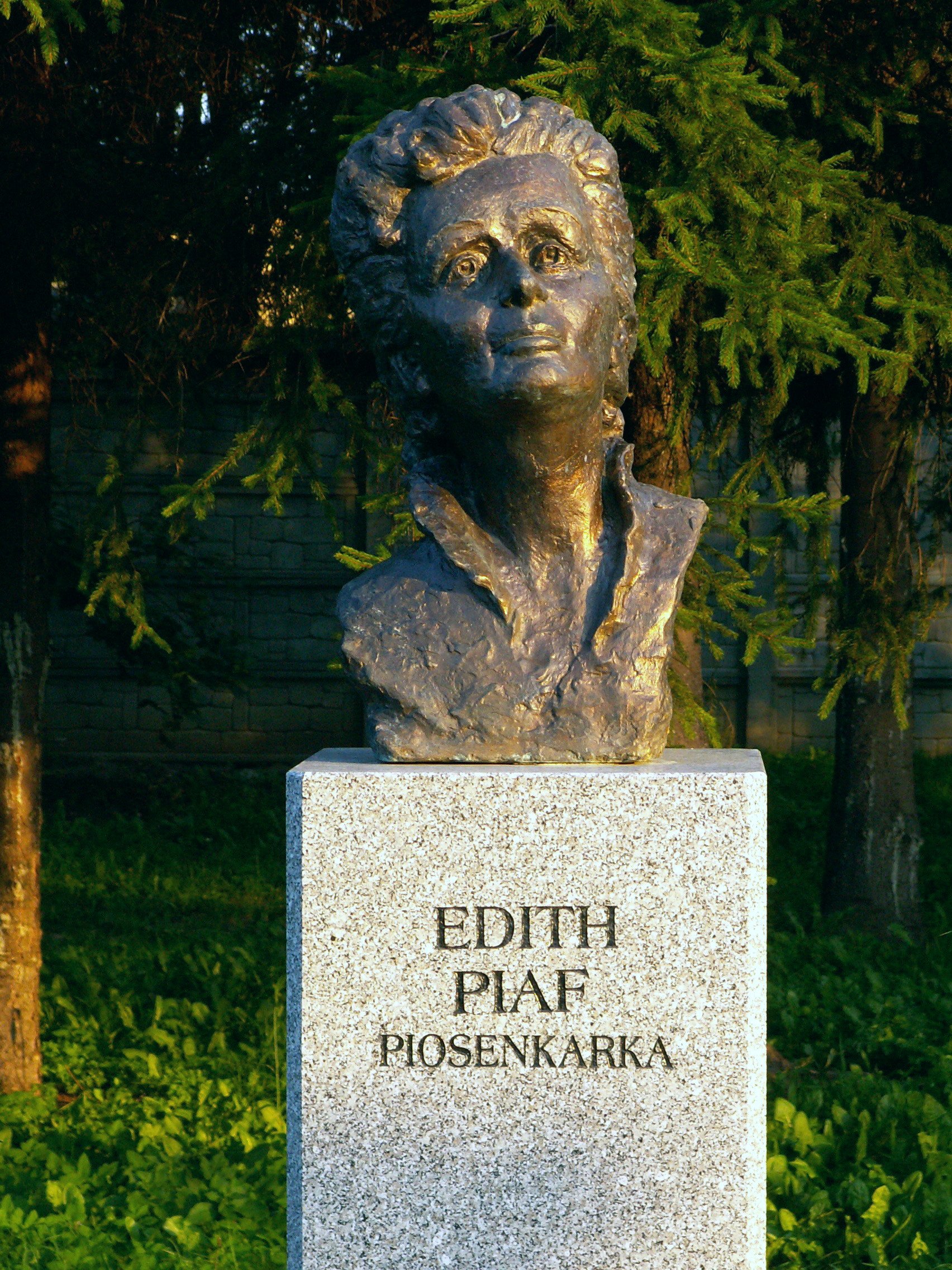 Edith Piaf半身雕像