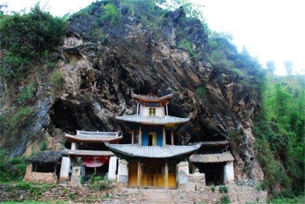 石洞寺村(雲南省南澗縣寶華鎮石洞寺村)