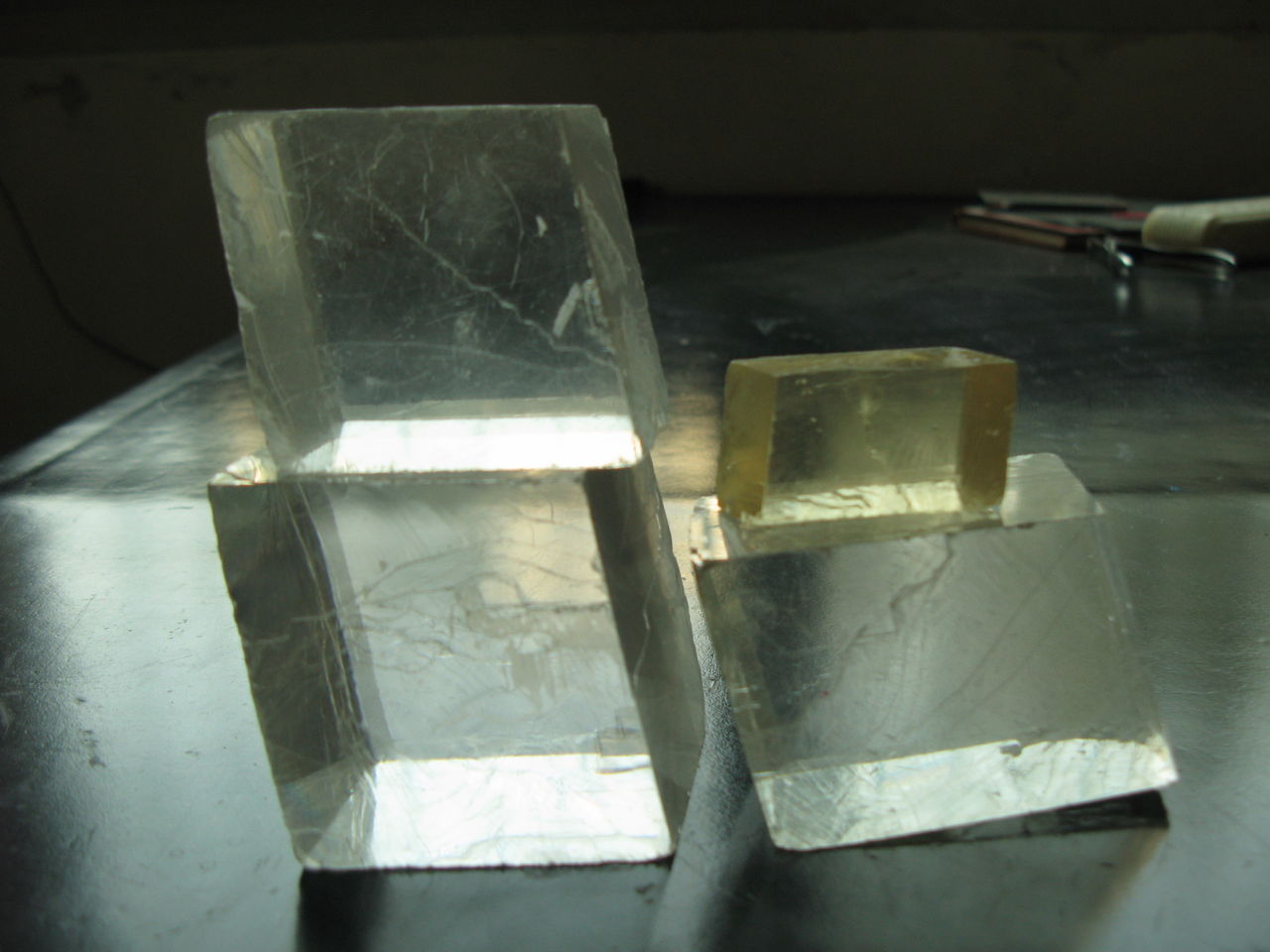 這是冰洲石晶體,黃惠勛供稿