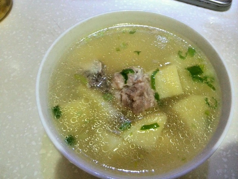 排骨土豆瘦肉湯