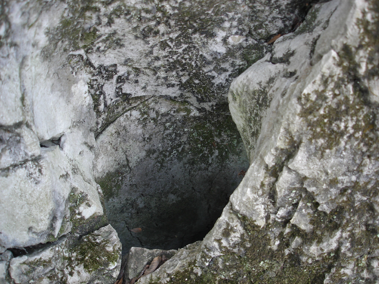 獨特石洞