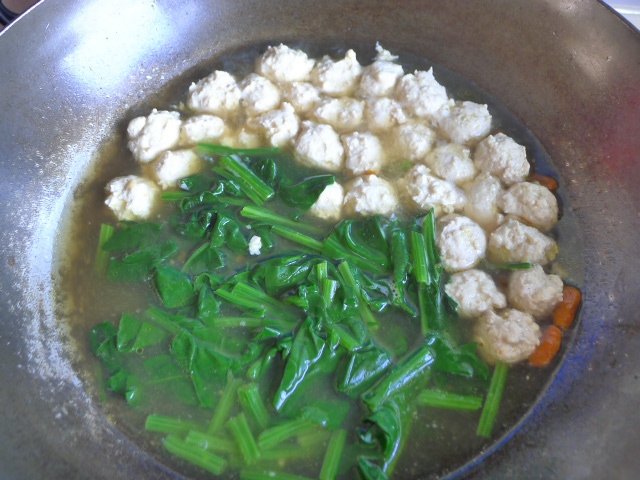 菠菜雞肉豆腐丸子湯