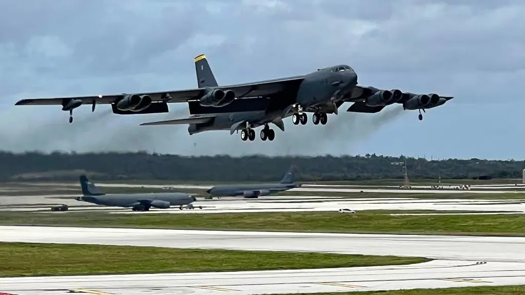 B-52轟炸機(B-52同溫層堡壘轟炸機)