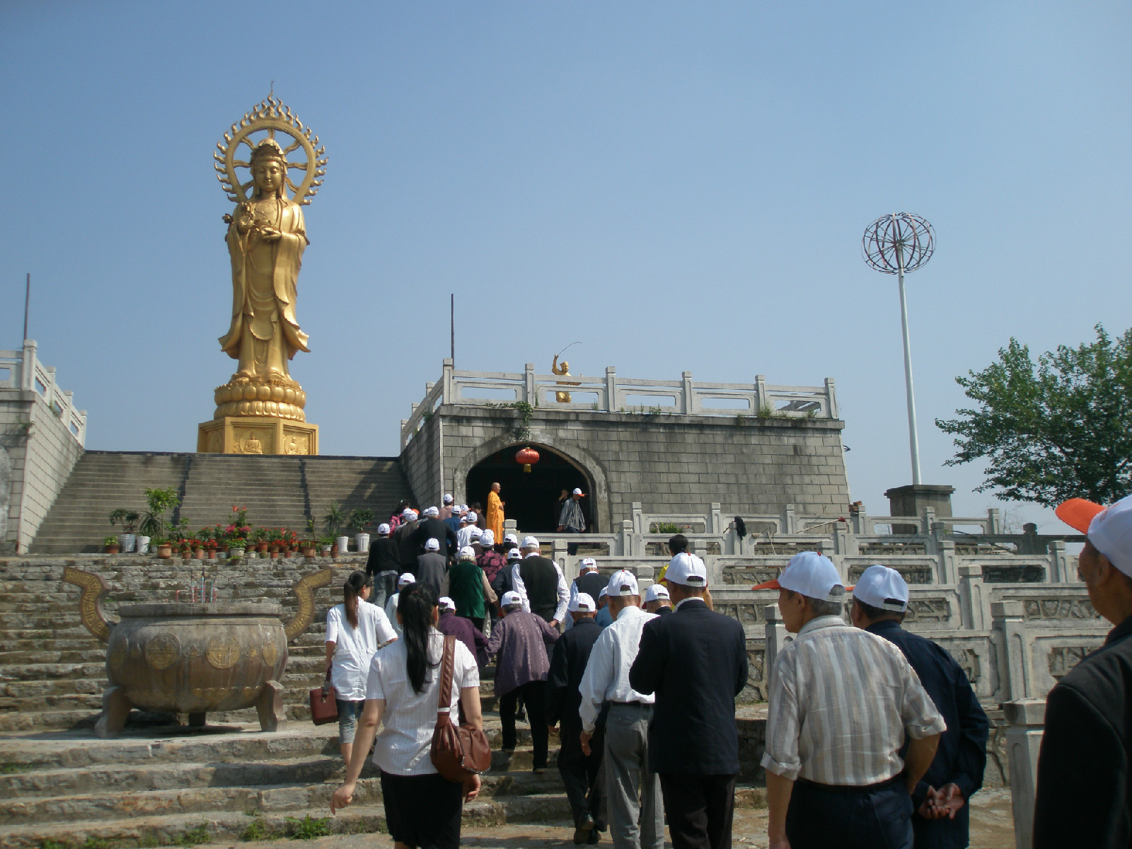 區中心福利院組織老人參觀蓮花寺