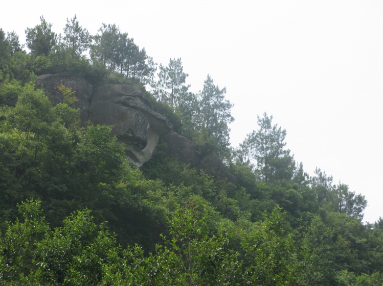 五龍台的紅軍側面肖像,位於五龍台的岩石上