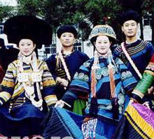 涼山彝族服飾