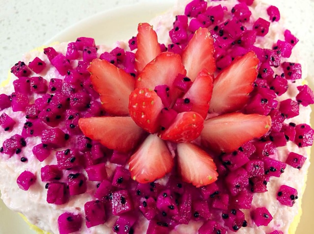 草莓火龍果慕斯蛋糕