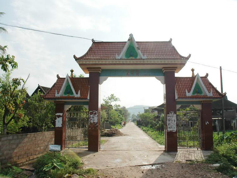 曼聽村(雲南省西雙版納州景洪市勐罕鎮曼聽村)