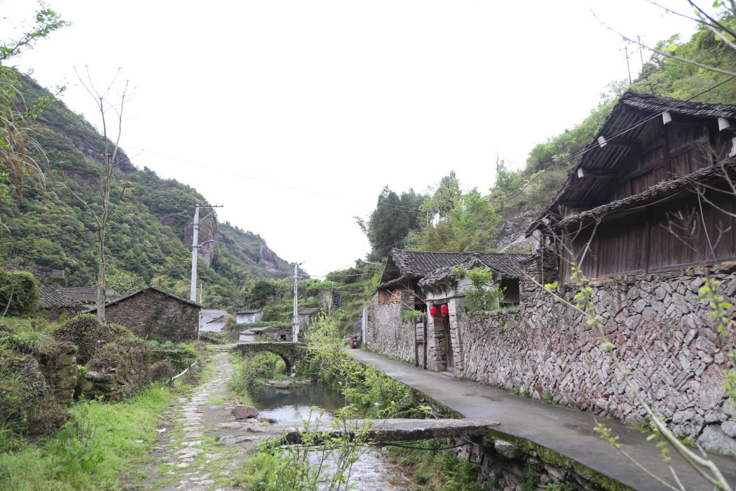 黃檀洞村