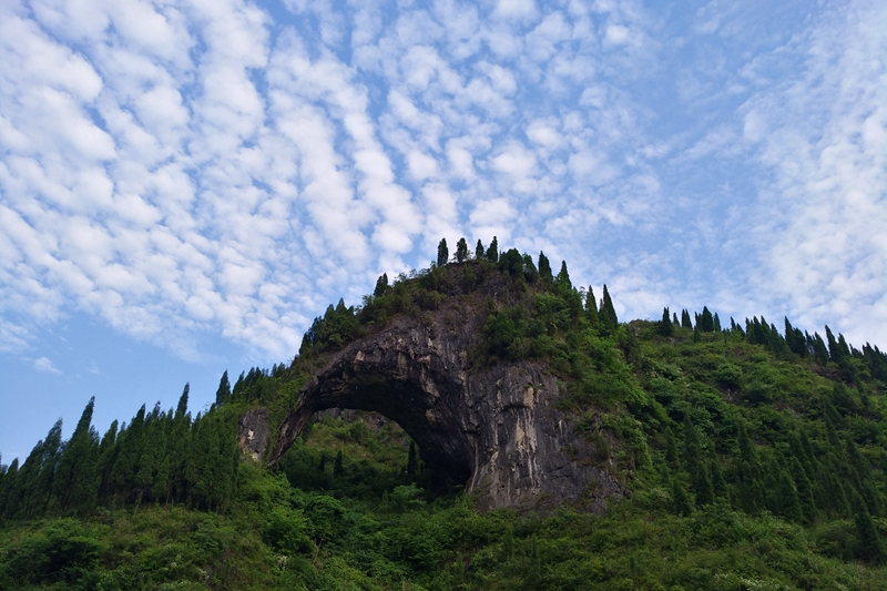 穿岩山