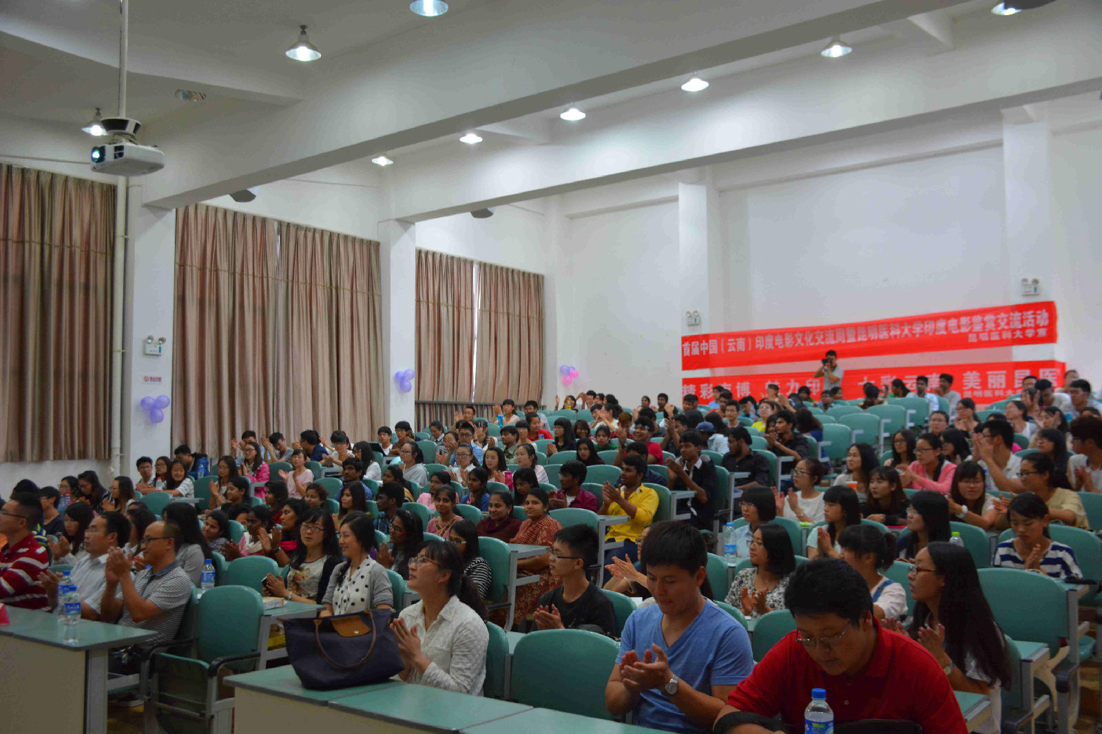 昆明醫科大學學生參加活動