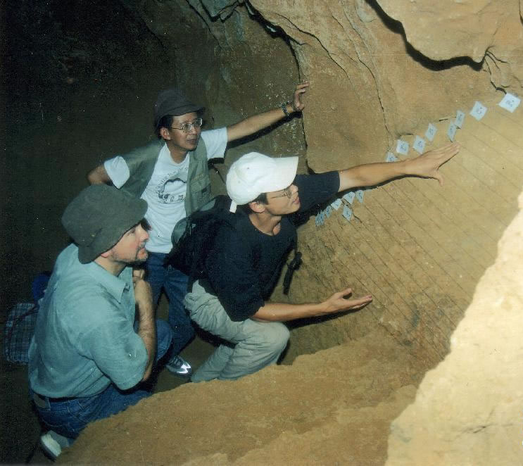 布兵盆地洞穴遺址群