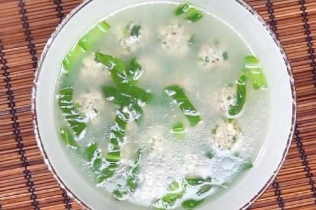 薺菜丸子煲菌湯