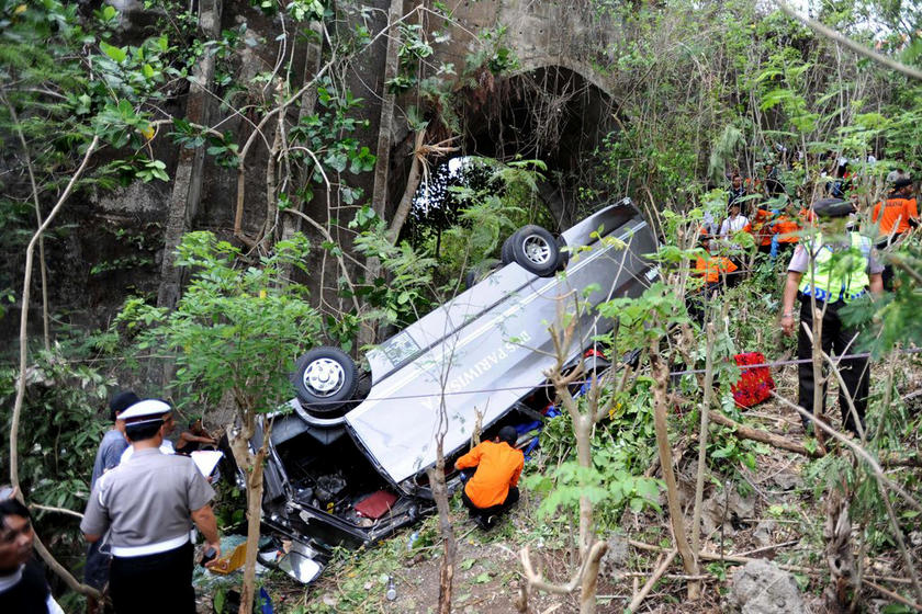 2·8濮陽麵包車翻車事故