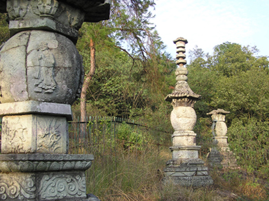 靈鷲寺石塔