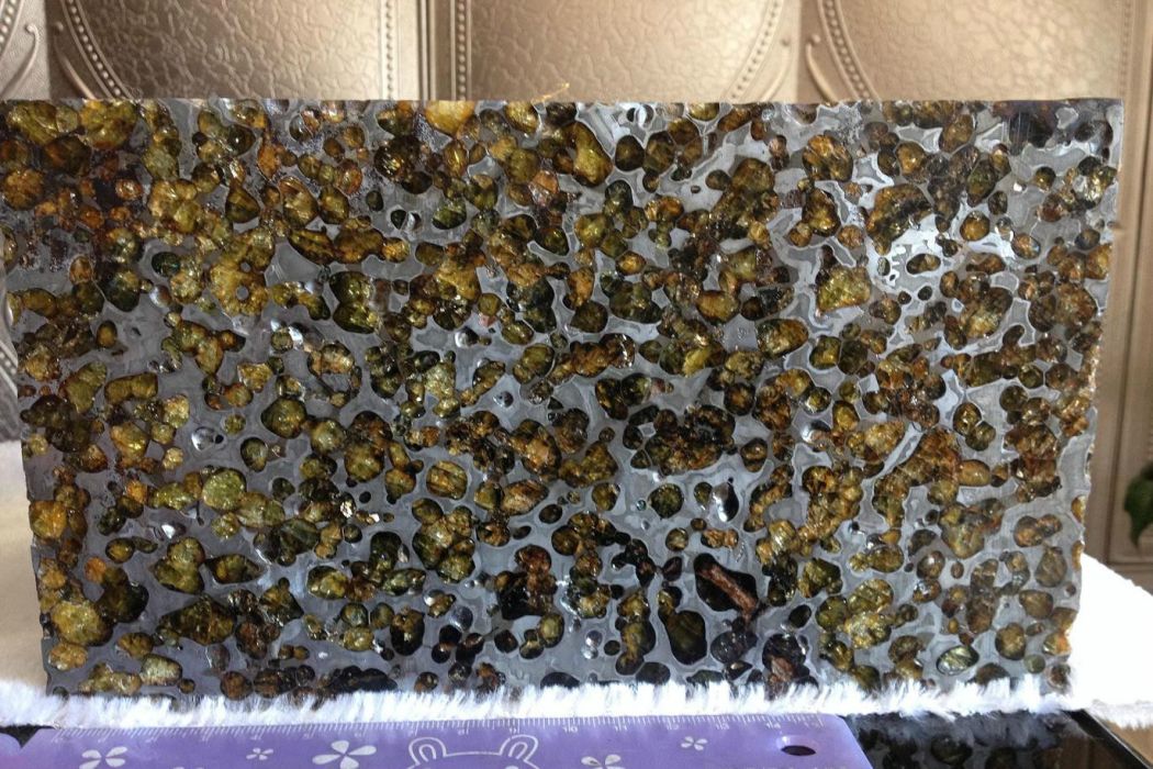 石鐵隕石(pallasite)