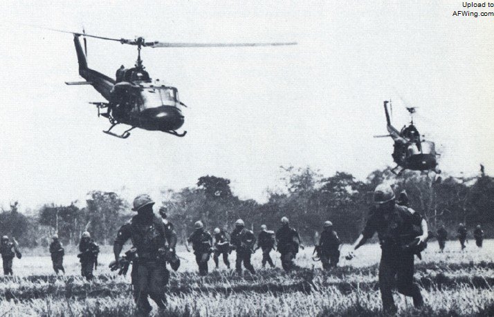 UH-1“休伊”多用途直升機