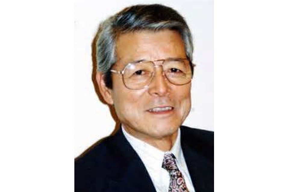 村越伊知郎