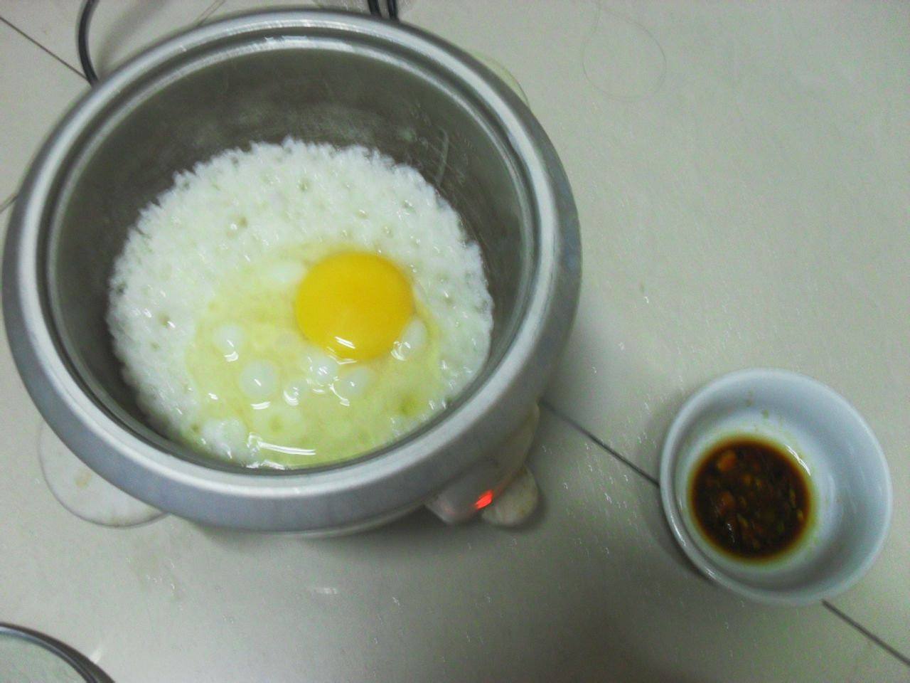 電飯鍋油鹽雞蛋飯