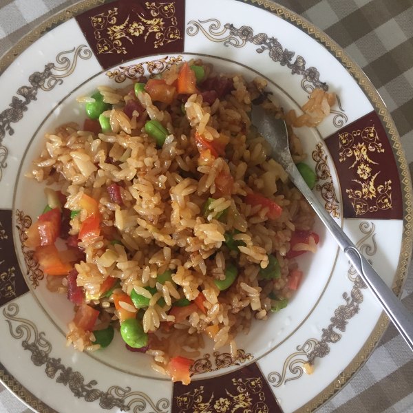 川味臘腸醬油炒飯