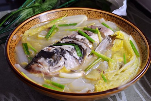 鰱魚燉豆腐湯