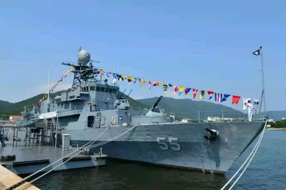 韓向哥倫比亞贈送的一艘退役的巡邏艦