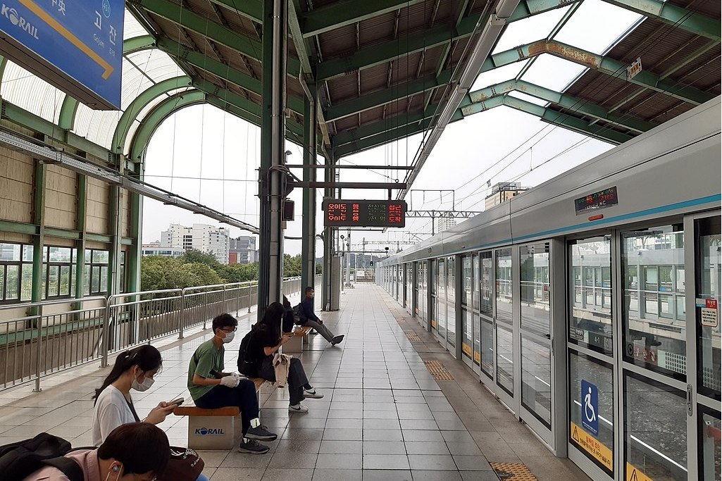 中央站(韓國京畿道安山市境內電鐵車站)