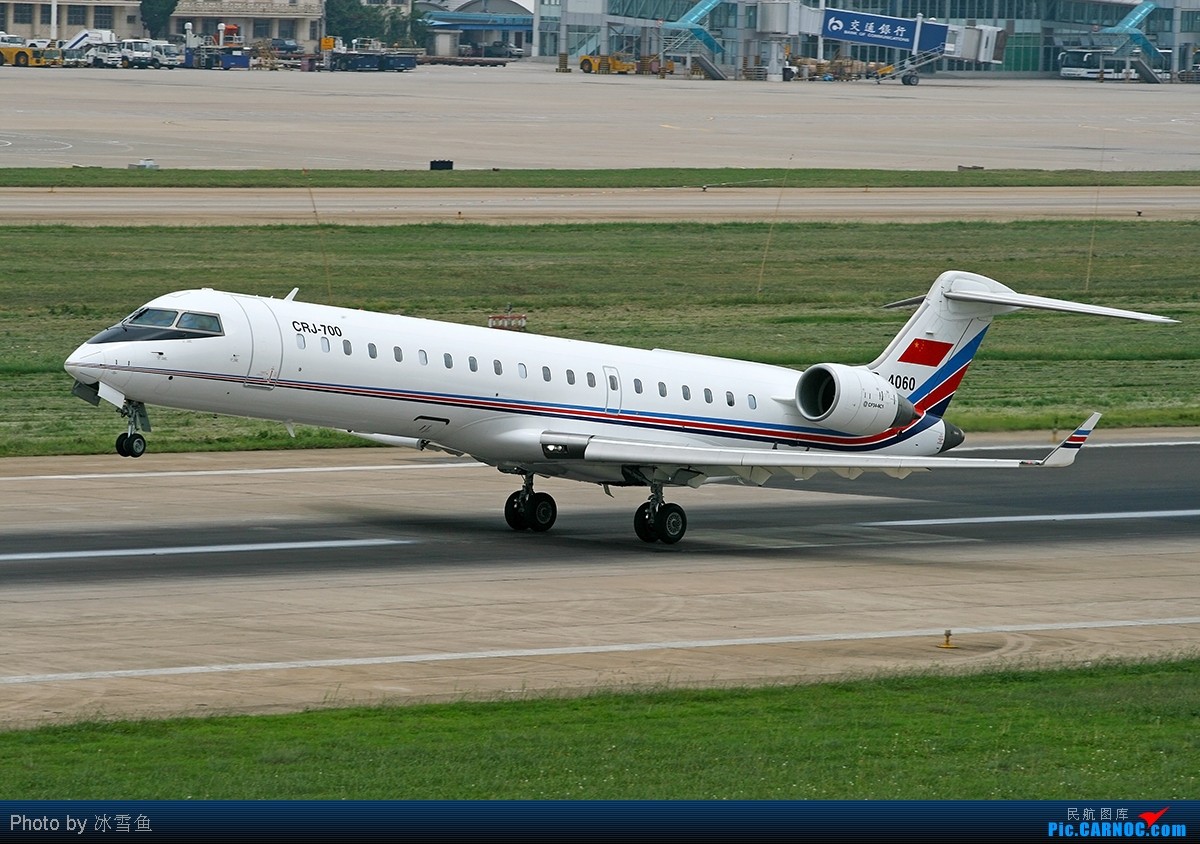 CRJ700