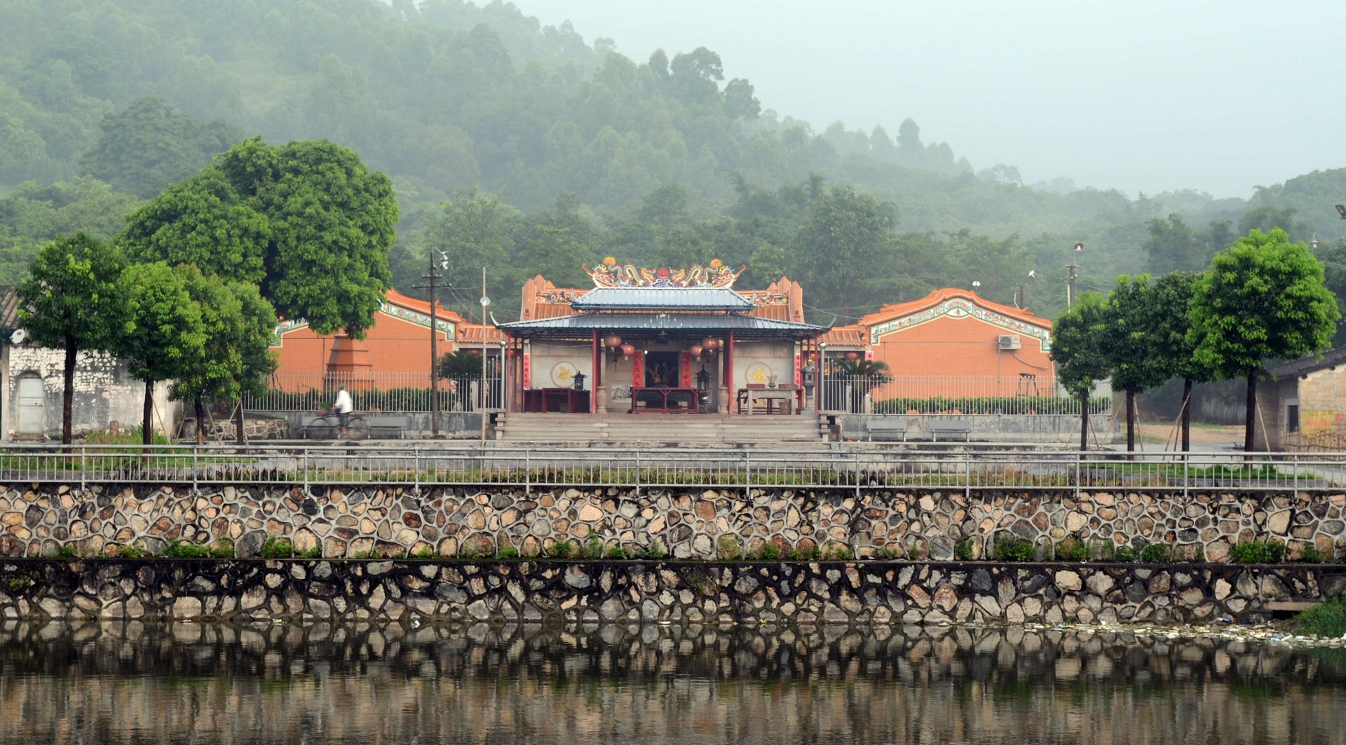 白坑村(廣東省揭陽市普寧市大壩鎮白坑村)