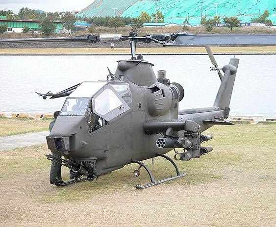 AH-1武裝直升機(眼鏡蛇直升機)