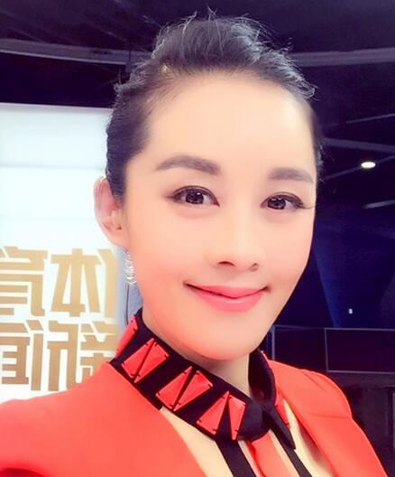 李蕊(CCTV5新聞主播)