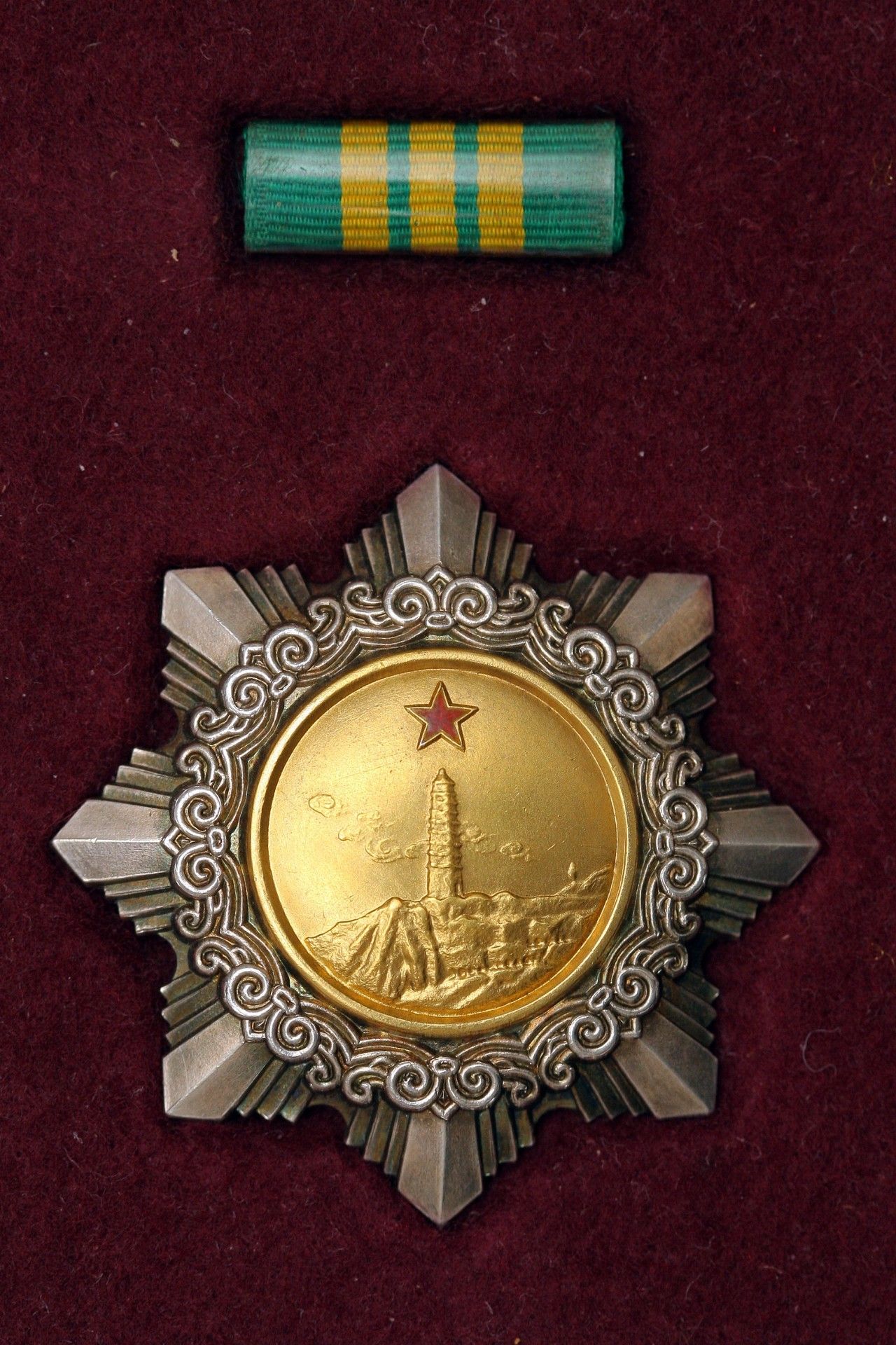 中國人民解放軍紅星功勳榮譽章(紅星功勳榮譽章)