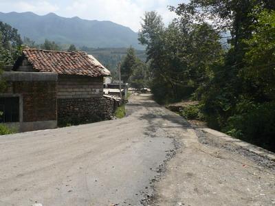 龔家溝村——進村道路