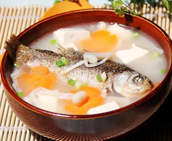 鯽魚胡蘿蔔湯