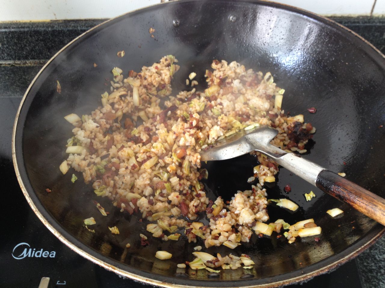 川味老乾媽臘肉炒飯