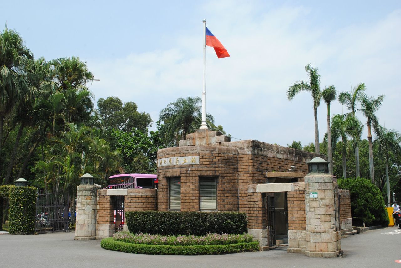 台灣大學校門