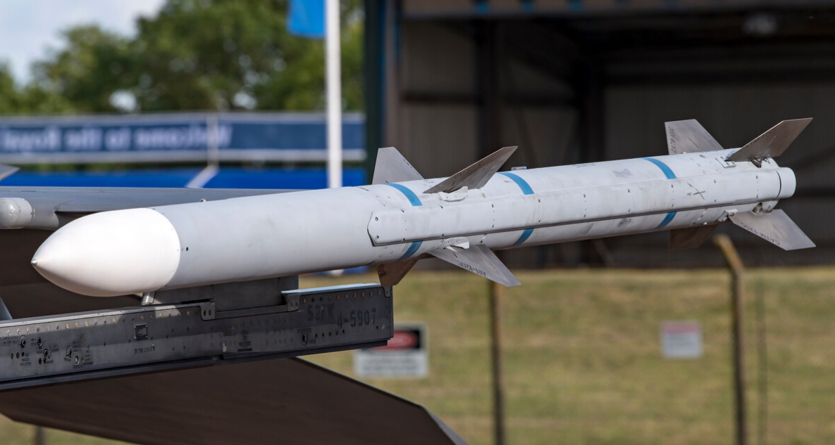 AIM-120空空飛彈(AIM-120先進中程空對空飛彈)